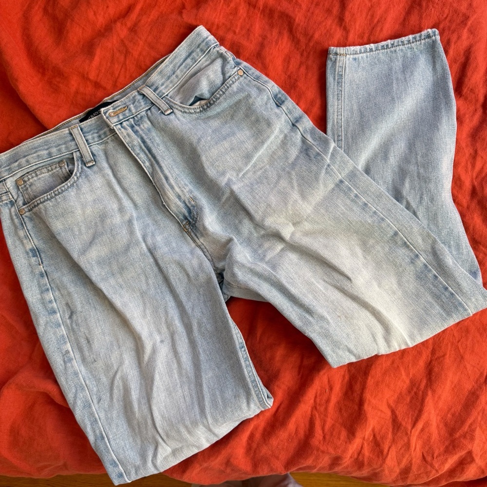 Women’s Light Wash Mom Jeans